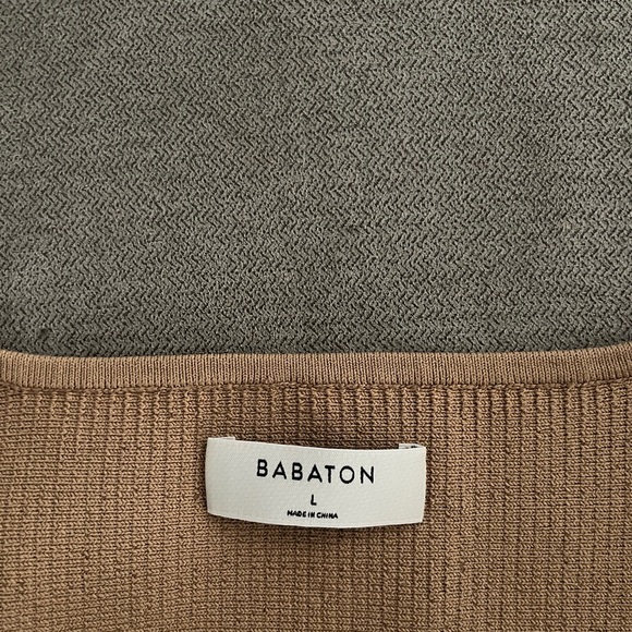 ARITZIA - Wilfred cropped sculpt square neck knit tank top in dark tan. - Picture 3 of 3